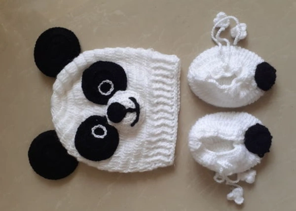Trendy Wool Infants Caps Combo 1 Piece Of Baby Cap 1 Pair Of Baby Booties & 1 Pair Of Baby Mittens - 12-18 Months